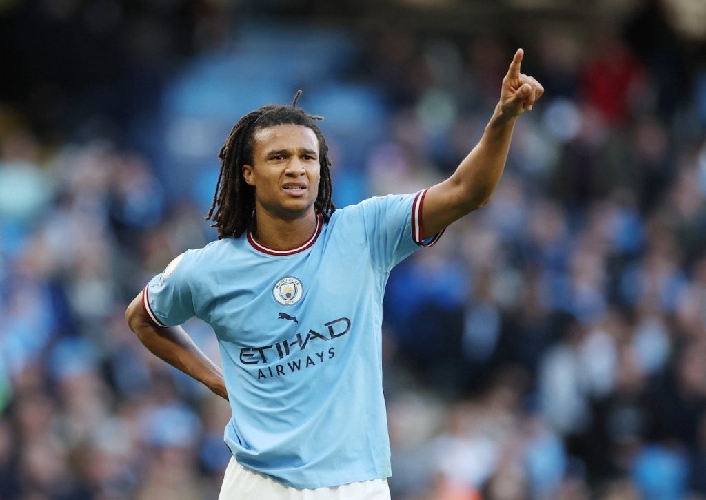 Бранител се разбра с Манчестър Сити за нов договор