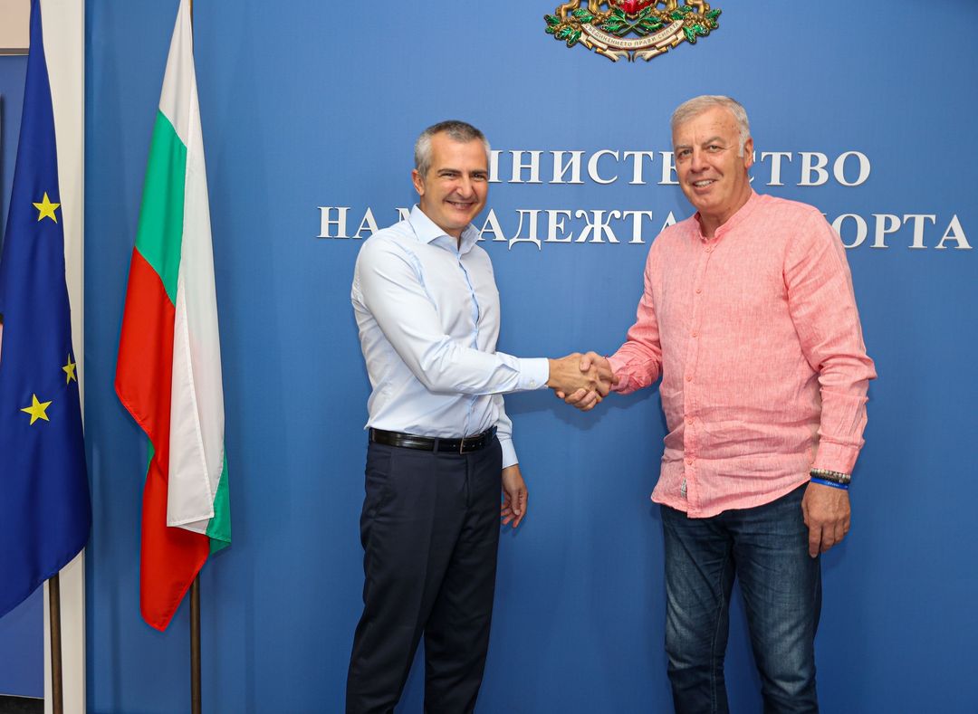 Наско Сираков проведе разговор с министъра на младежта и спорта width=