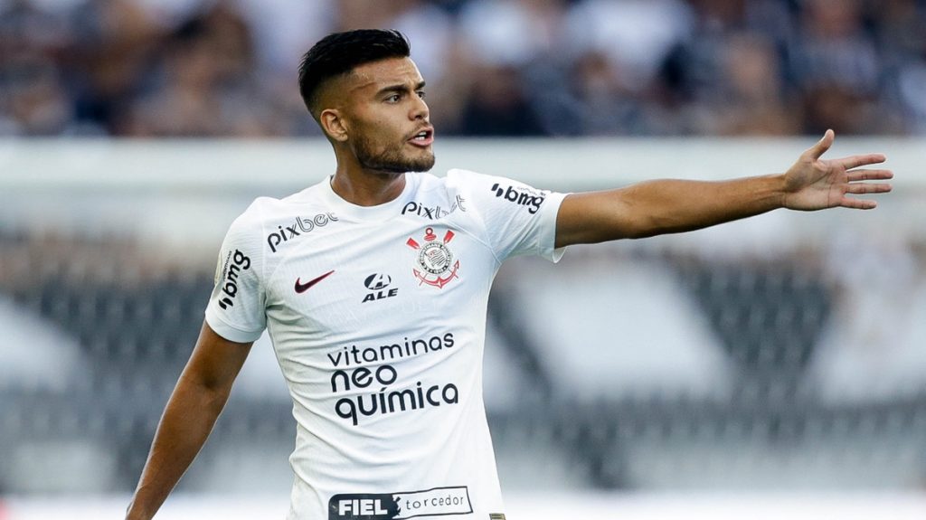 Фулъм се подсилва със звезден халф от Южна Америка