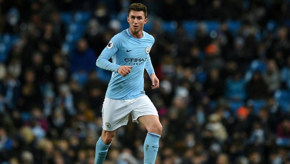 Интер следи бранител на Манчестър Сити