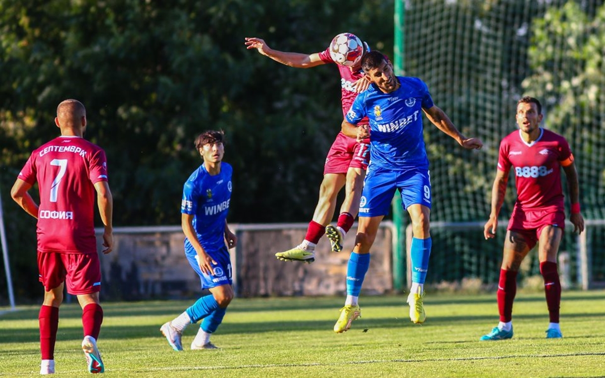 Черноморец с изненадваща победа над лидера във Втора лига