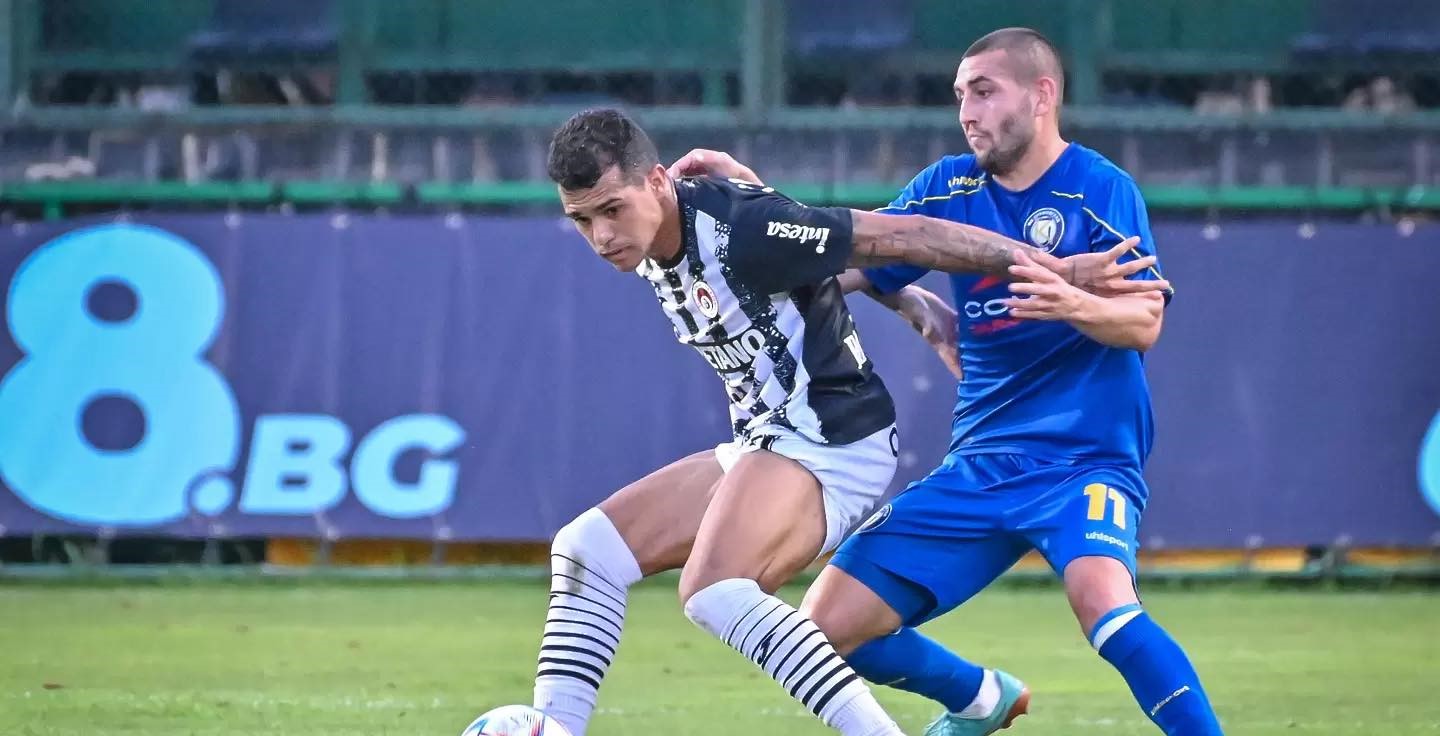 Крумовград пречупи Локомотив Сф с голове в началото и края (ВИДЕО) width=