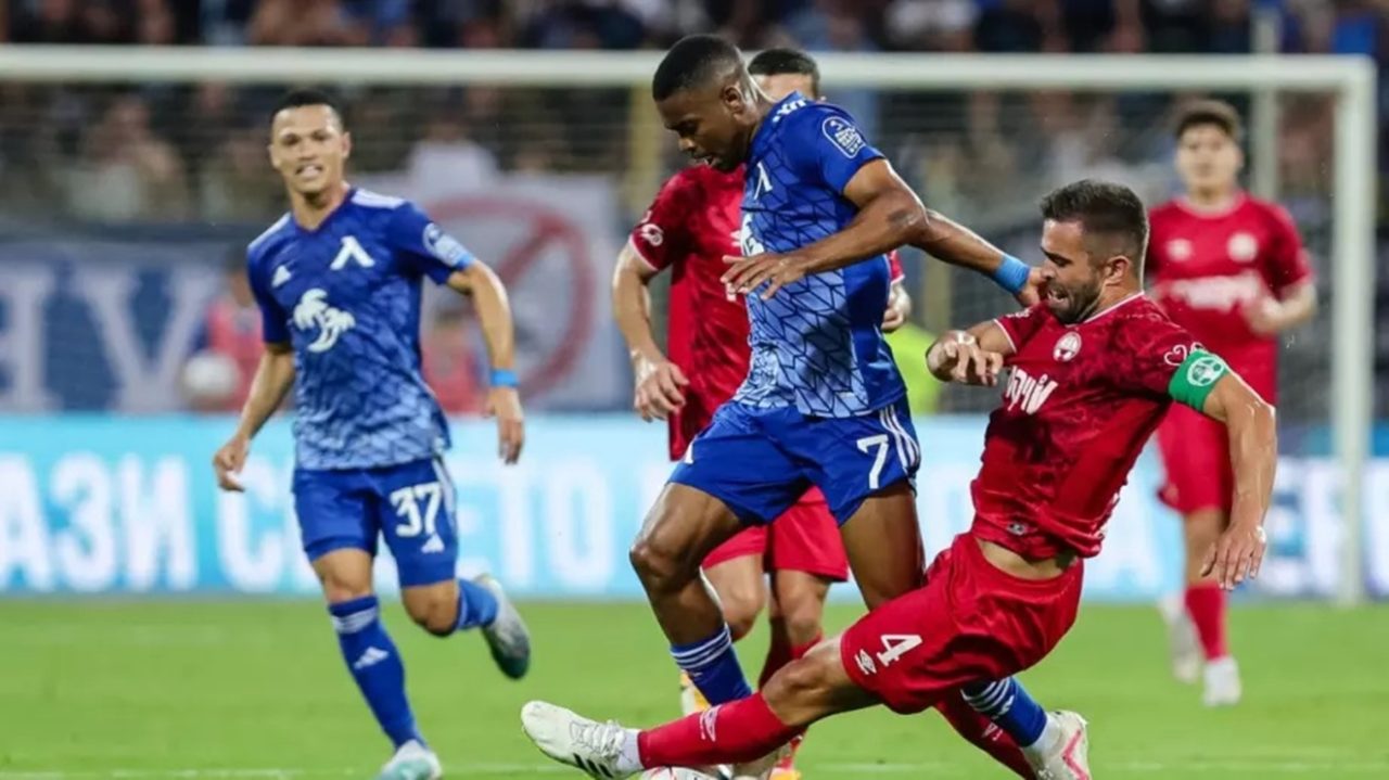 Стартовите състави на Левски и Айнтрахт, гостите с голямата си звезда