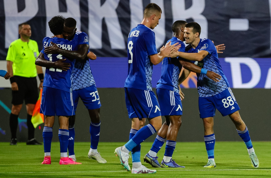 Стартовите състави на Левски и Ботев Враца