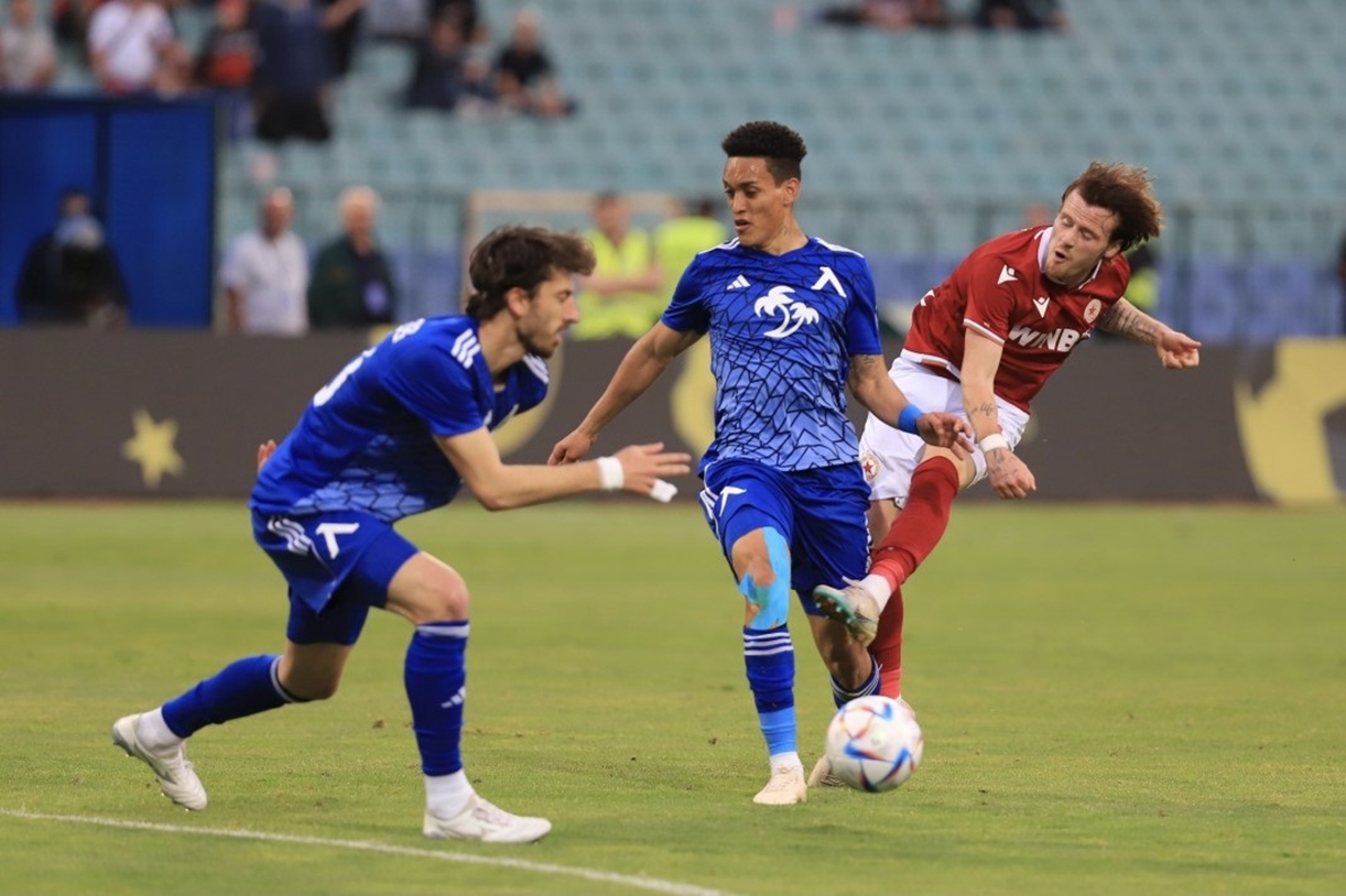 Спокойствие в Левски около договорите на трима основни играчи