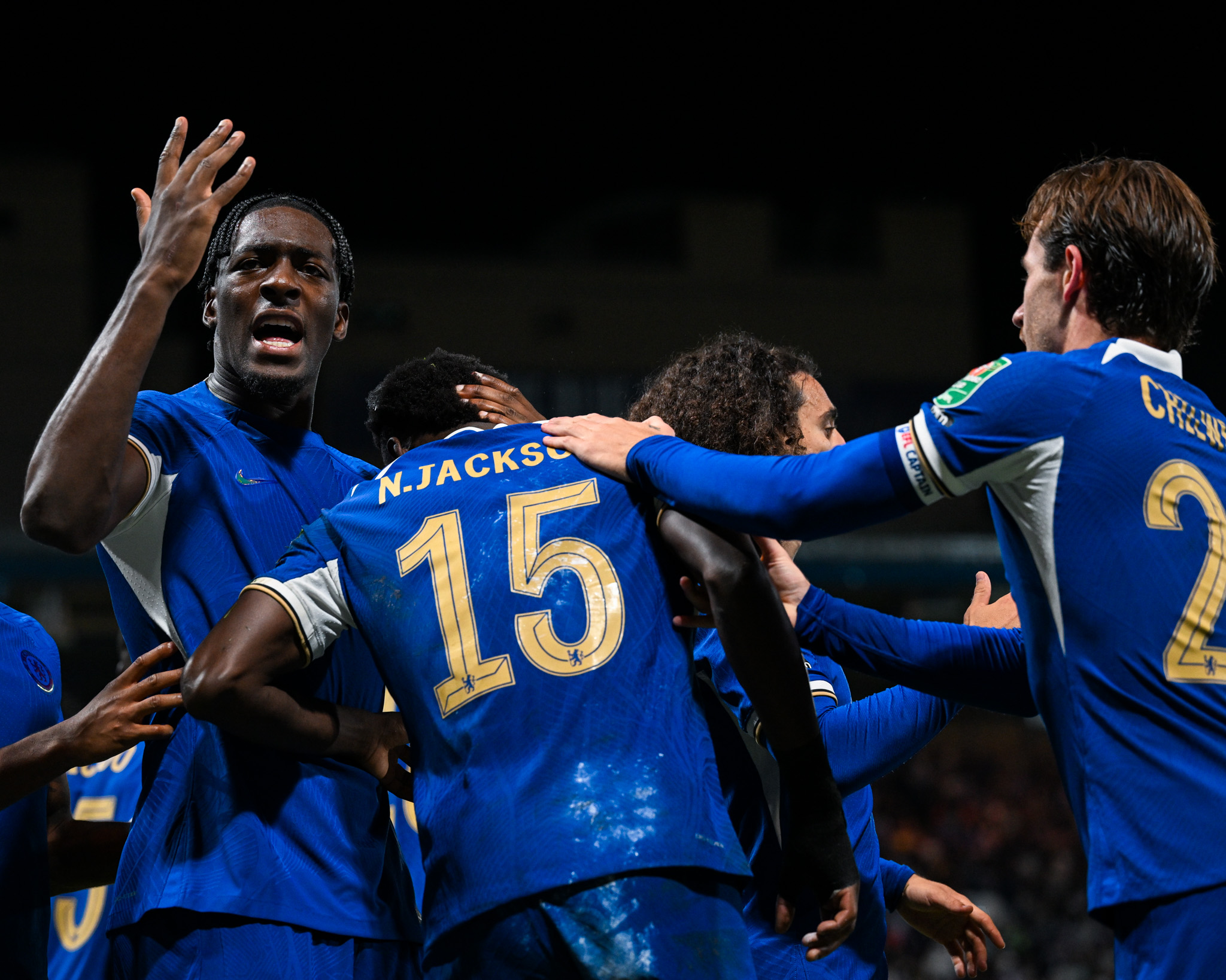 Челси разби Бърнли, а Ман Юнайтед обърна Брентфорд в края width=