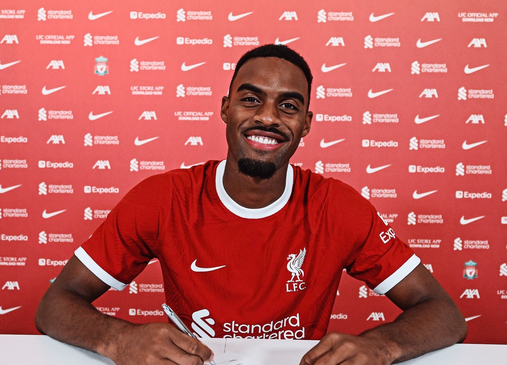 Гравенберх няма търпение да дебютира за Ливърпул width=