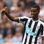 Нюкасъл иска космическа сума за Александър Исак