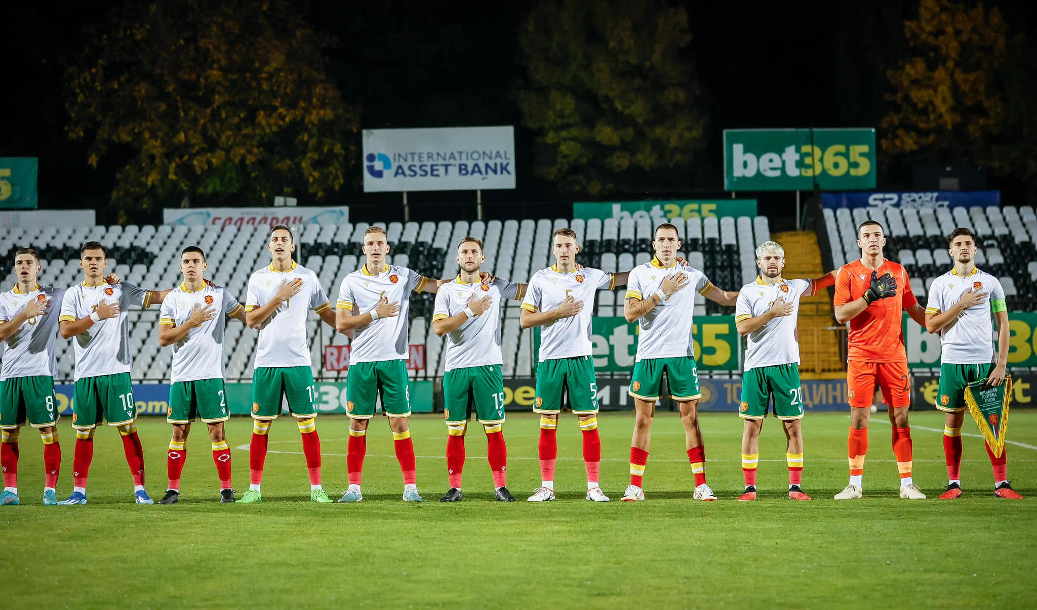 Младежите ни се сбориха с Германия, но класата на Мукоко реши мача width=