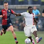 Милан надви Дженоа и излезе начело в Серия А, Жиру игра като вратар