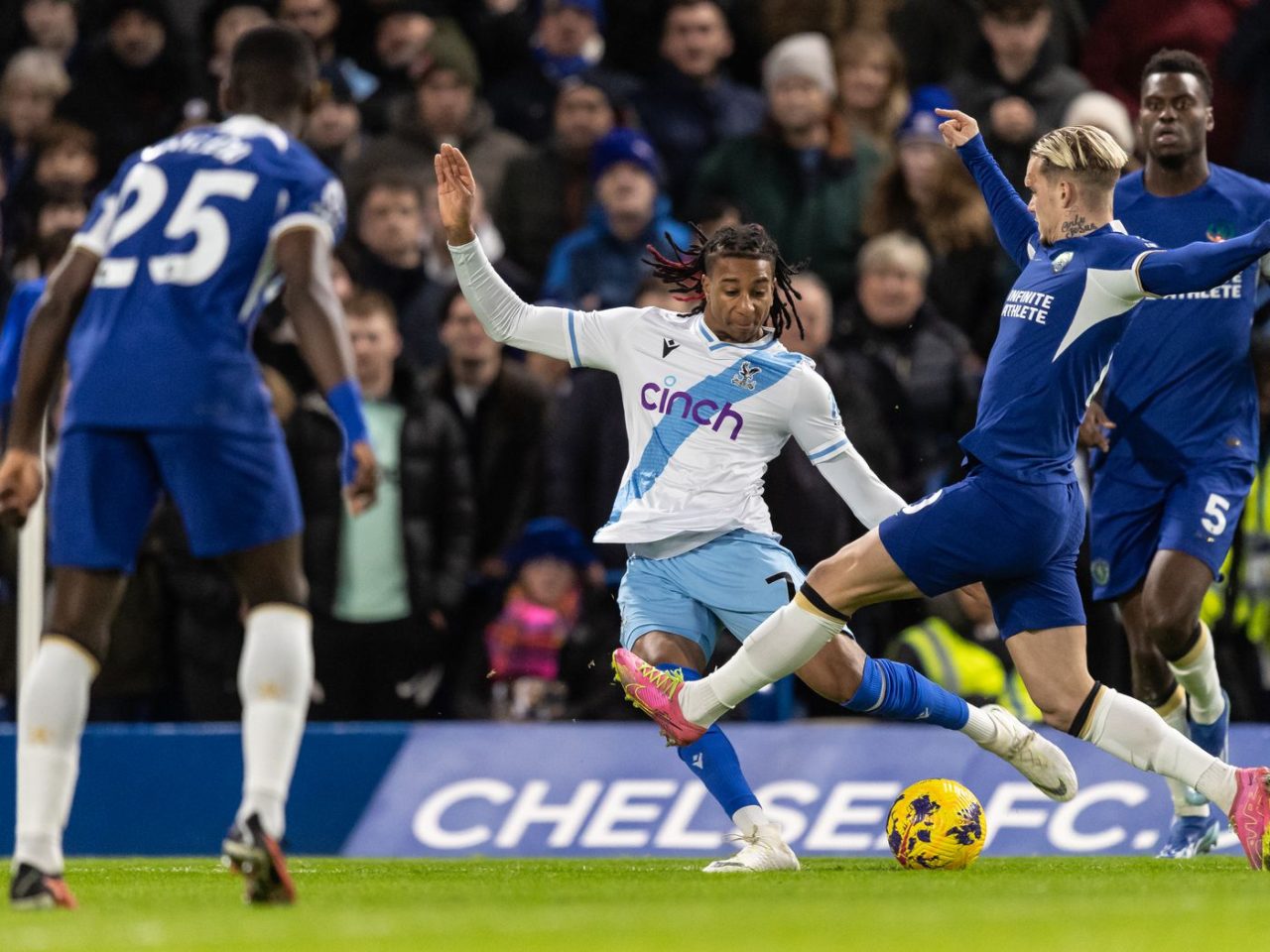 Челси срази Кристъл Палас и се завърна в топ 10 на Висшата лига