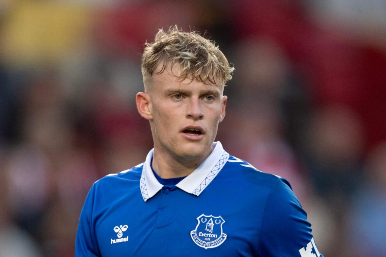 Реал Мадрид влиза в битката за английски талант