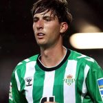 Манчестър Юнайтед обмисля трансфер на испански защитник