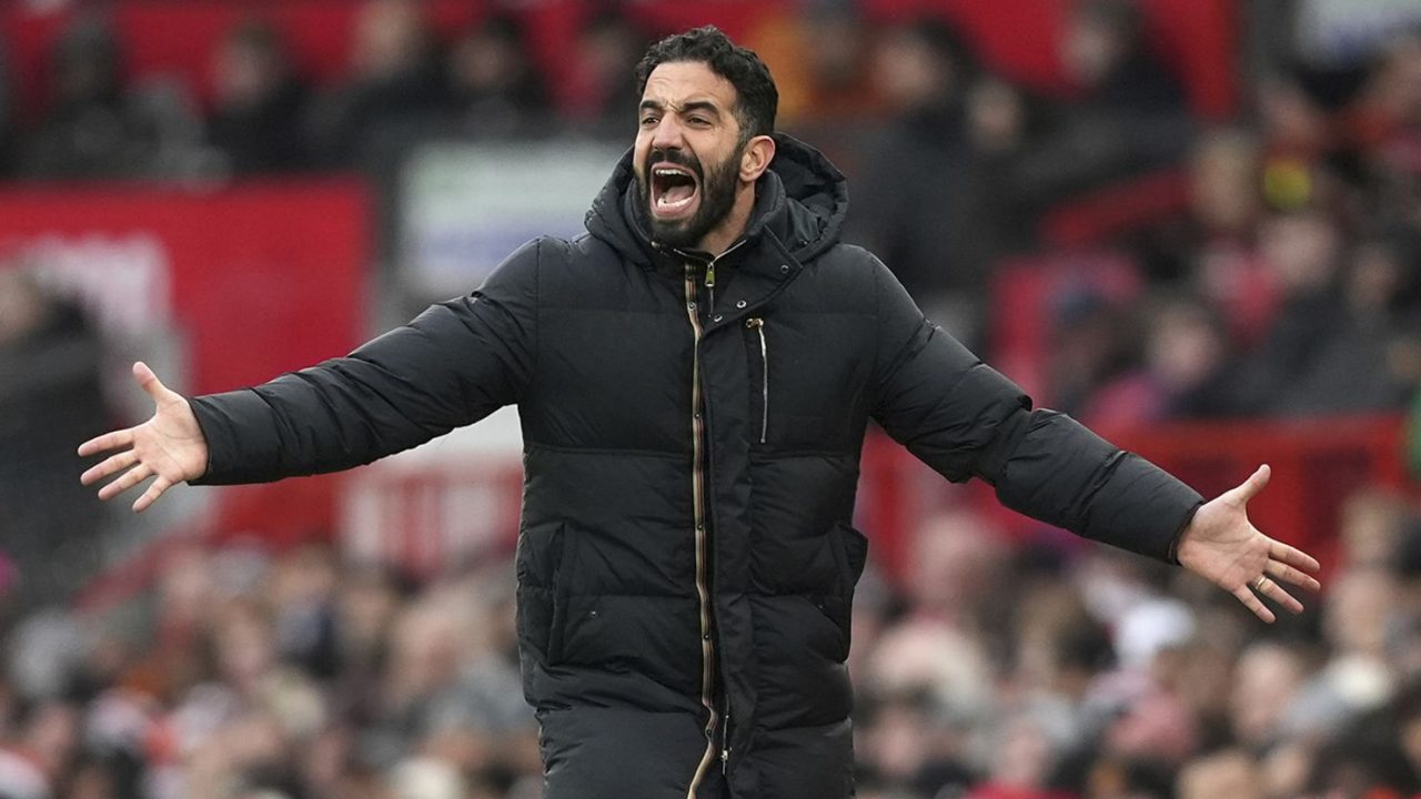 Аморим: Трябва да продаваме футболисти, за да купим нови