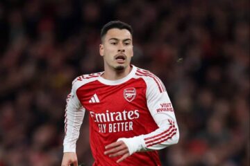 ФА амнистира Мартинели за физическия сблъсък със съдията