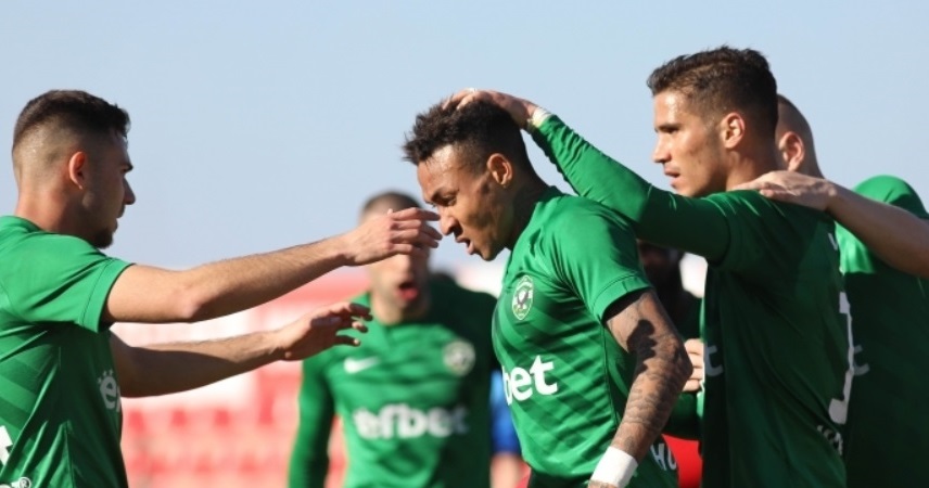 Лудогорец проспа едно полувреме, но все пак надви Царско село