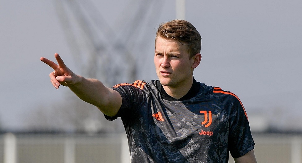 Де Лихт: Постоянно питам Буфон за различни съвети