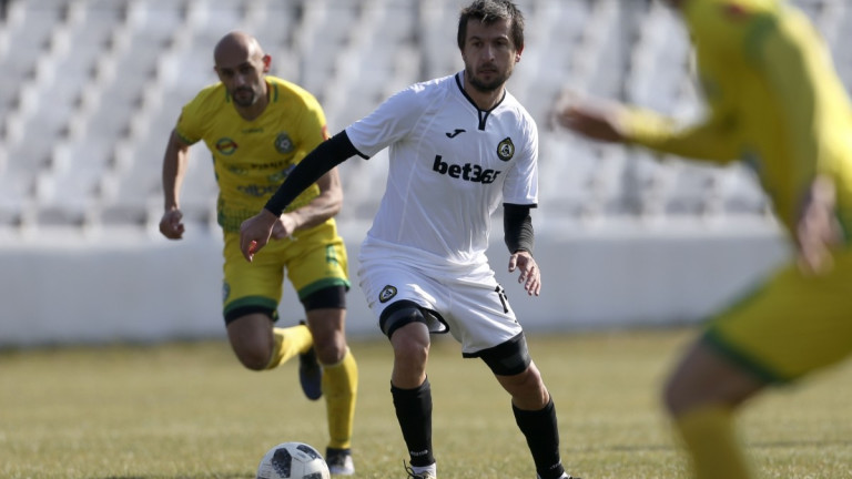 Дарко Тасевски се разбра със Славия за нов договор