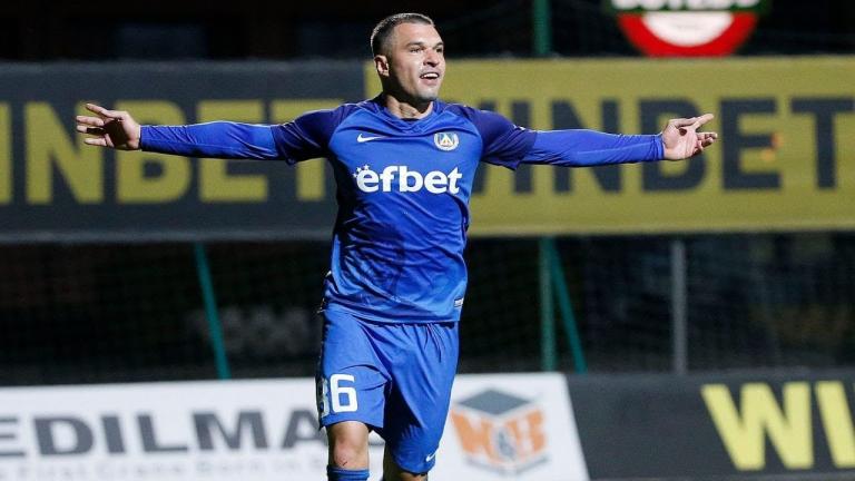 Валери Божинов ще помага на Левски срещу Царско село