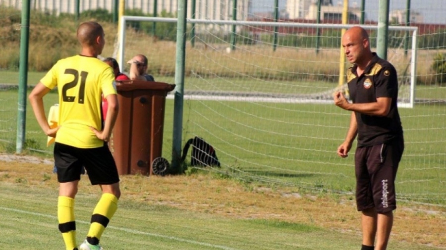 Треньор от чужбина за Ботев Пд, ако Зингаревич влезе в клуба