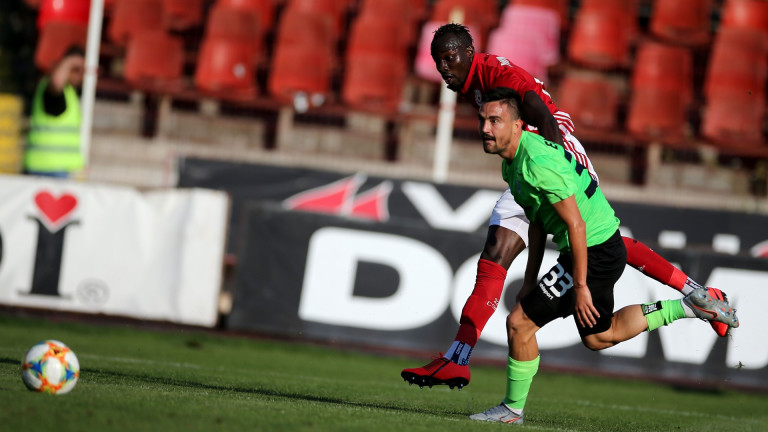 Берое си връща защитник от Черно море