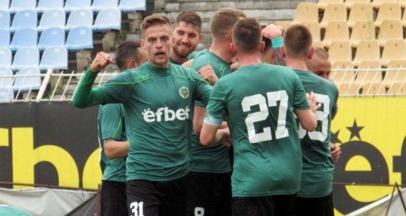 Нефтохимик се спаси, след като Локо ГО загуби последния си мач width=