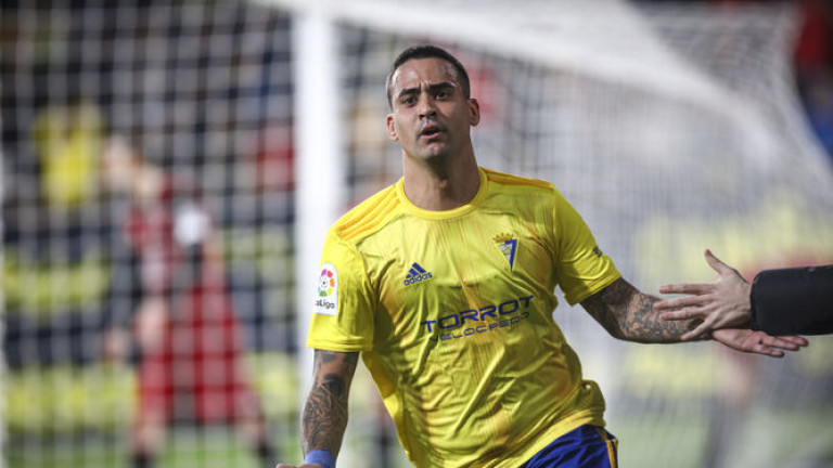 Преговорите на Лудогорец с нападател зациклиха