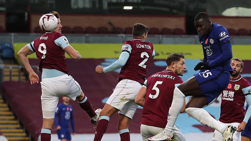 Челси с класика над Бърнли и вече е на точка от върха