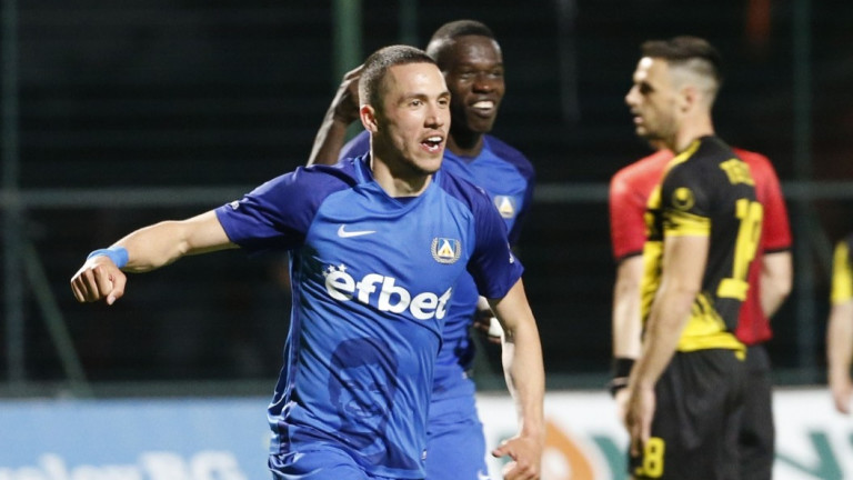 Шотландски мениджър прави мръсно на Левски