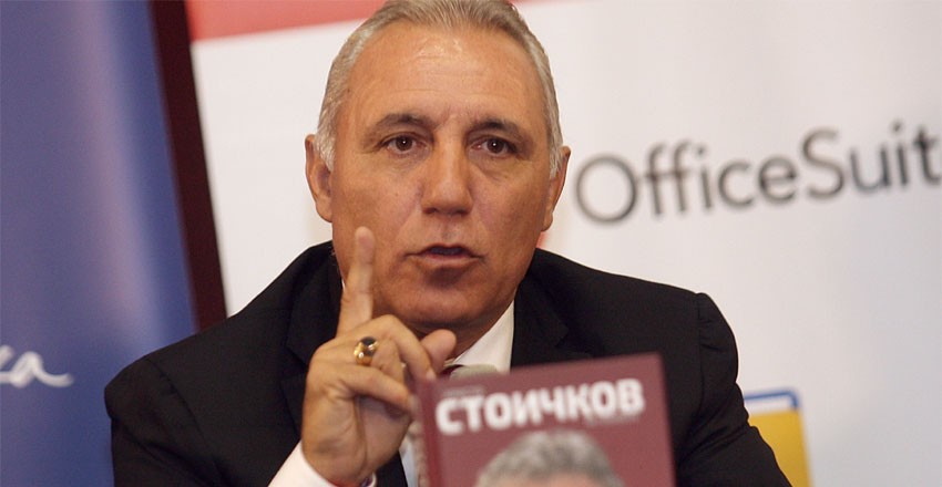 Стоичков към ЦСКА: Жалко за загубата, но има още много мачове width=