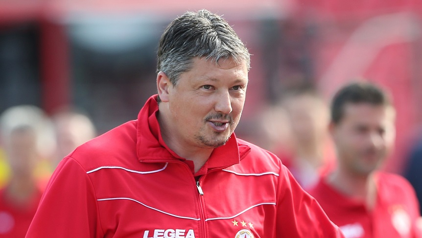 ЦСКА може отново да повика на помощ Любо Пенев width=