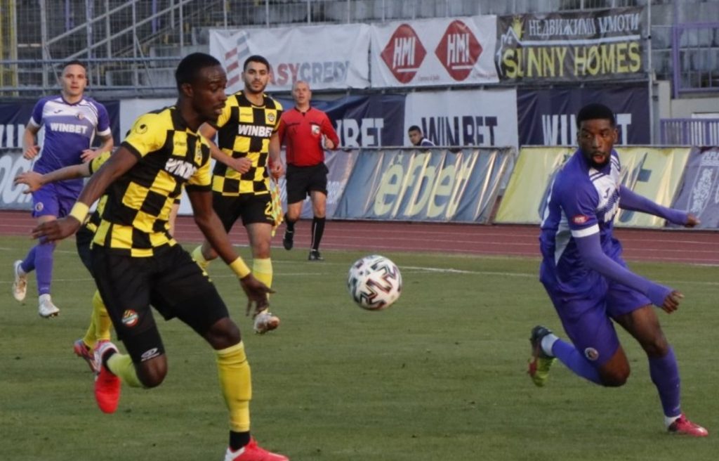 Етър и Ботев (Пловдив) поделиха точките след нулево реми