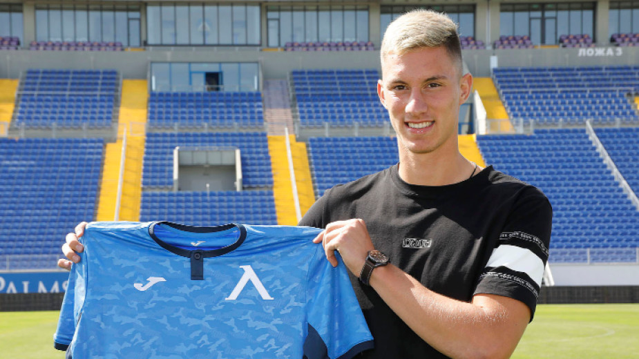 Андриан Краев: Надявам се да стана по-добър футболист от брат ми