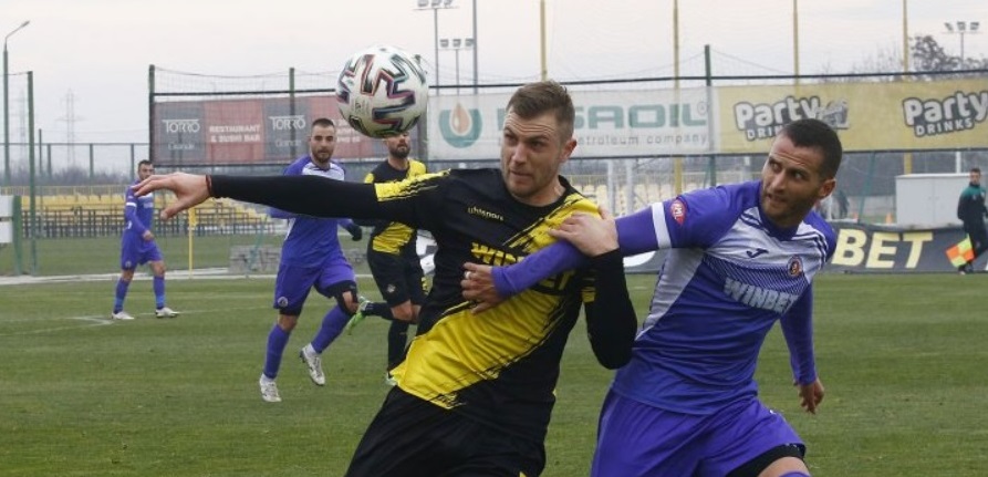 Зингаревич изгледа успех на Ботев (Пд) в контролата срещу Етър width=