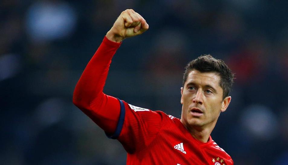 Премиерът на Полша поиска от Ангела Меркел услуга за Левандовски