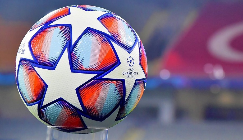 Стартовите състави на Истанбул ББ и Манчестър Юнайтед