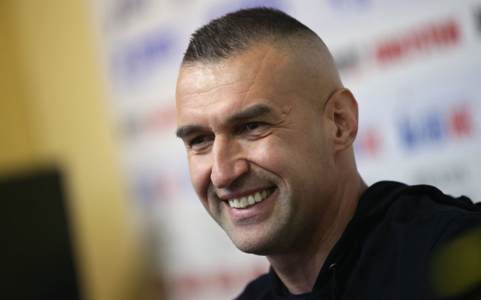 Камбуров: Ще бъде бонус за нас, ако влезнем в Топ 6 width=