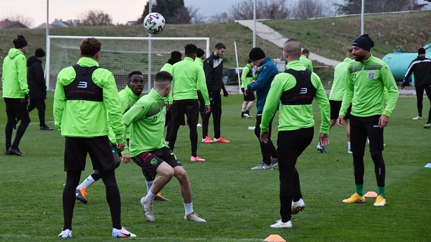 Кукула и Октавио Мантека пропускат спаринга на Берое с Янтра width=