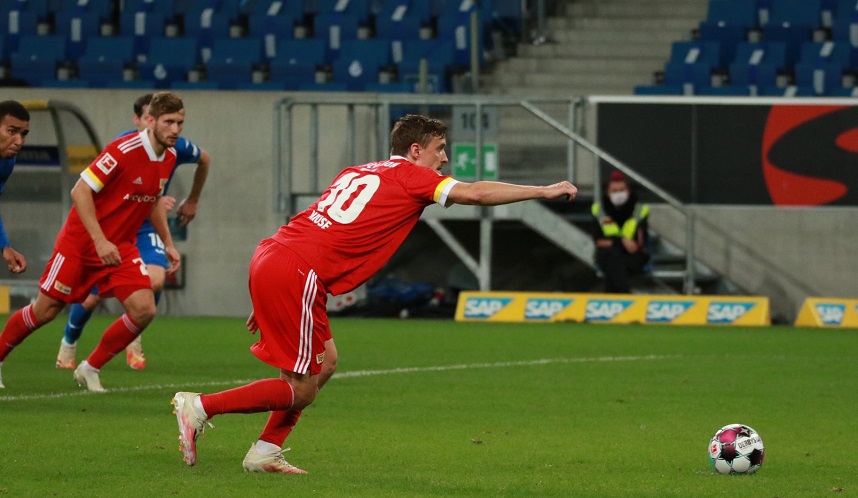 Дузпа и червен картон помогнаха на Унион като гост на Хофе width=