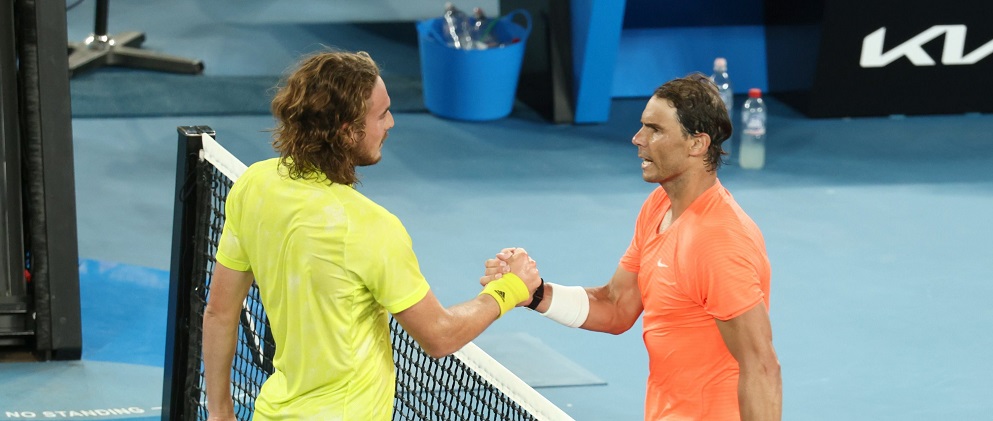 Циципас е на полуфинал след епичен обрат срещу Надал