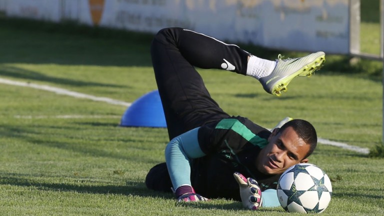 Пламен Илиев сменя Ренан за дербито с ЦСКА?