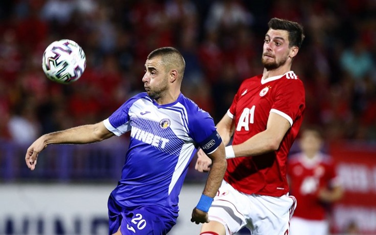 Стартовите състави на ЦСКА и Етър