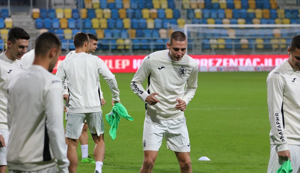 Антов подсили младежките национали за битката с Полша