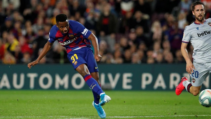 Ансу Фати си тръгна от болницата в инвалидна количка