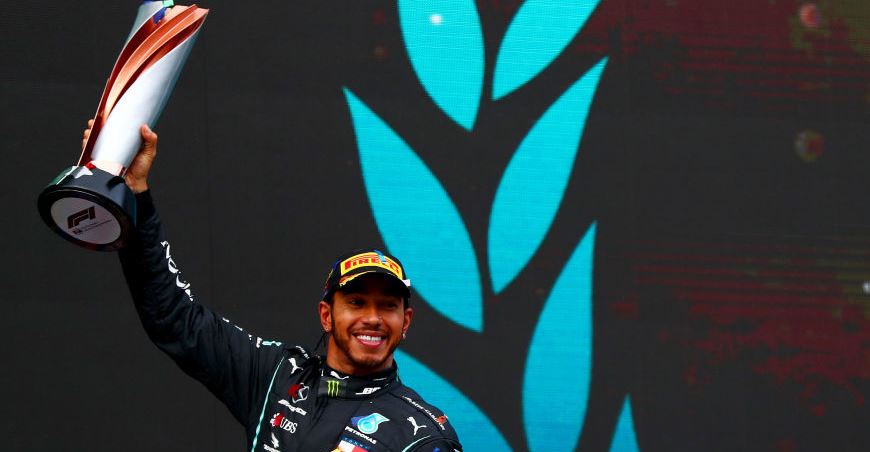 Британски политици гласят Люис Хамилтън за рицарско звание