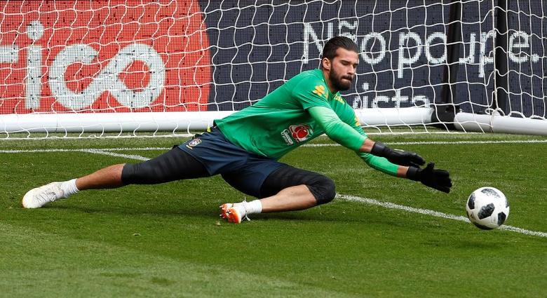 Алисон с критика към Пикфорд за изявата му срещу Ван Дайк