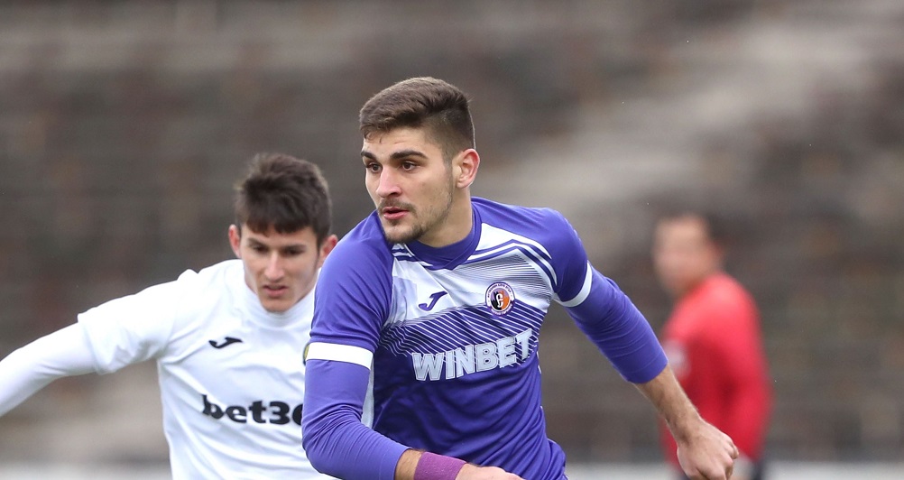 Закъсал тим от Англия видя спасение в лицето на Преслав Боруков