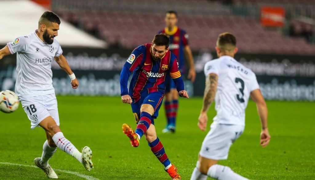 Барса прегази последния Уеска, Лео Меси вкара два