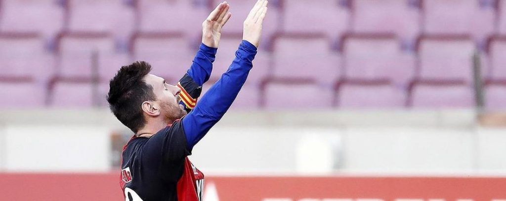 Меси се разминава с жълтия картон заради жеста си към Марадона?