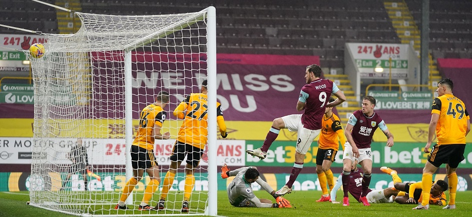 Бърнли изплува от опасната зона след успех над Уулвърхемптън width=